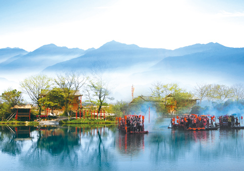The scenic spot of Yi Jiang Yuan rests on the clear Yijiang River and its riverside village against the huge background of green hills, mountain waterfalls and refreshing valleys.