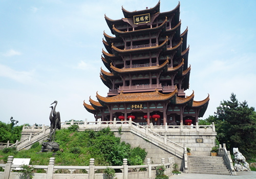 As one of the symbols of the Wuhan city, the Yellow Crane Tower is standing on the top of the Snake Hill.