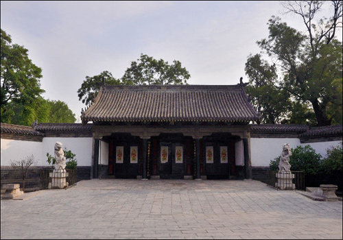 Located in the east side of Temple of Confucius, Mansion of Confucius was originally known as mansion of Yanshenggong.