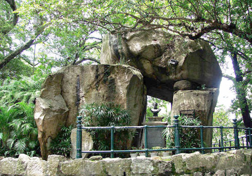 It was in this grotto that made up of three huge stones that Camoes created the epic Os Lusíadas. 